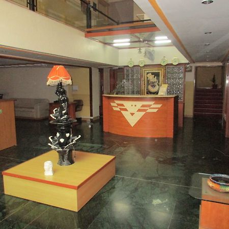 Hotel Sahaj Palace Ahmedabad Buitenkant foto