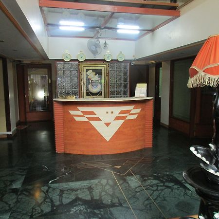 Hotel Sahaj Palace Ahmedabad Buitenkant foto