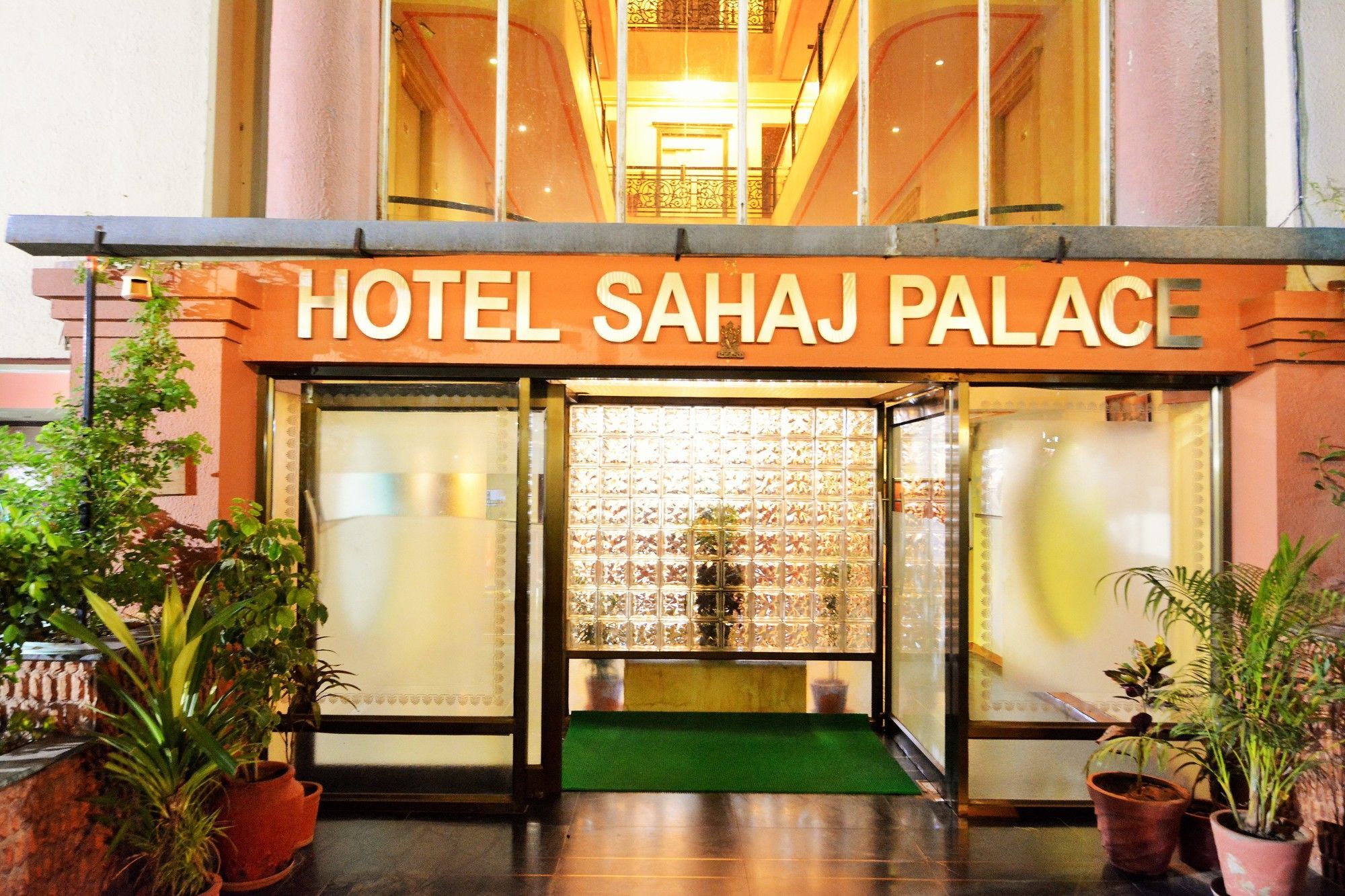 Hotel Sahaj Palace Ahmedabad Buitenkant foto
