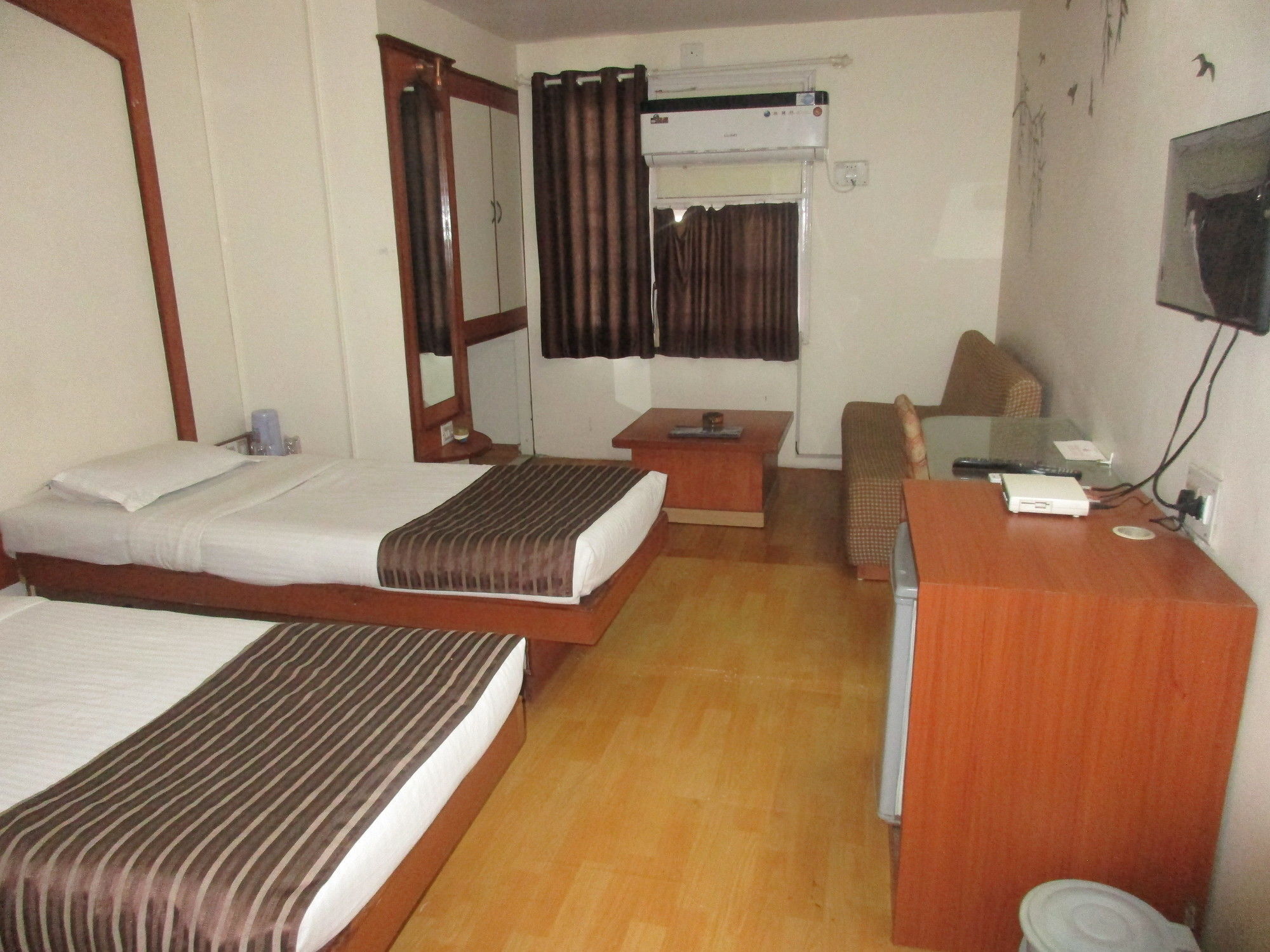 Hotel Sahaj Palace Ahmedabad Buitenkant foto